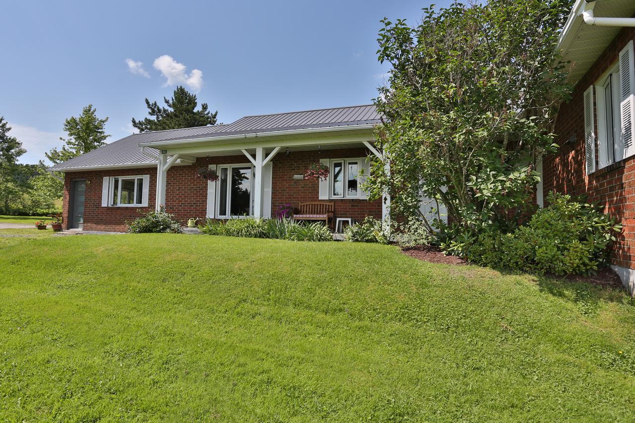 Ranch St-Hubert Bed and Breakfast Saint-Hermenegilde Buitenkant foto